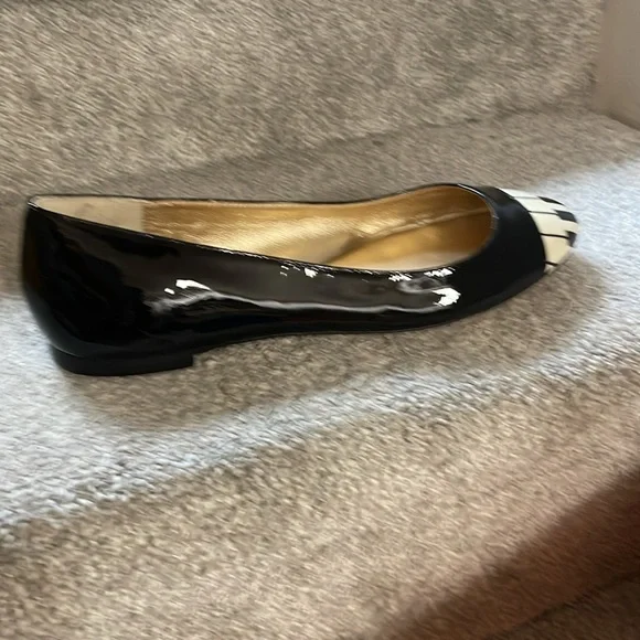 Kate Spade Black and Cream Flats with Piano Key Design - Picture 5 of 7